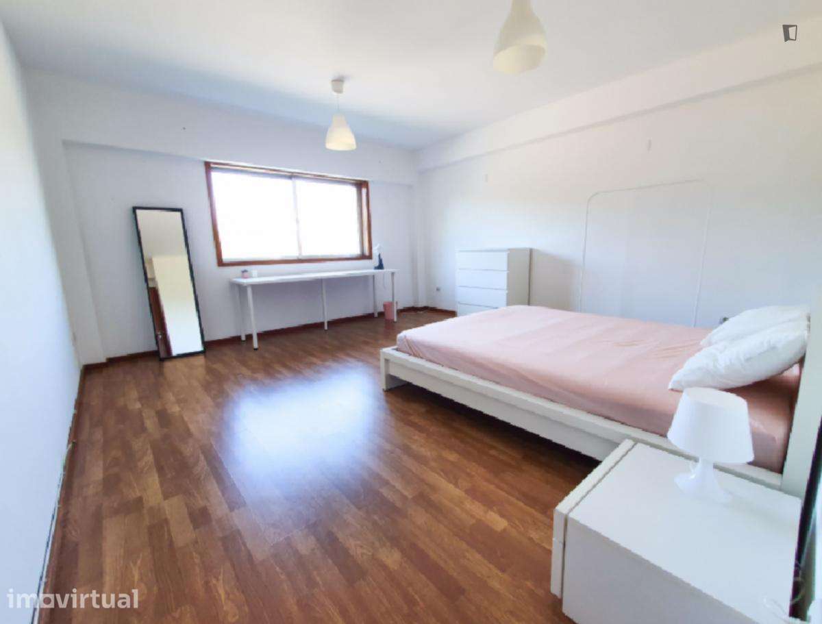 Quarto - localizado em Campanhã Porto - Grande imagem: 2/7