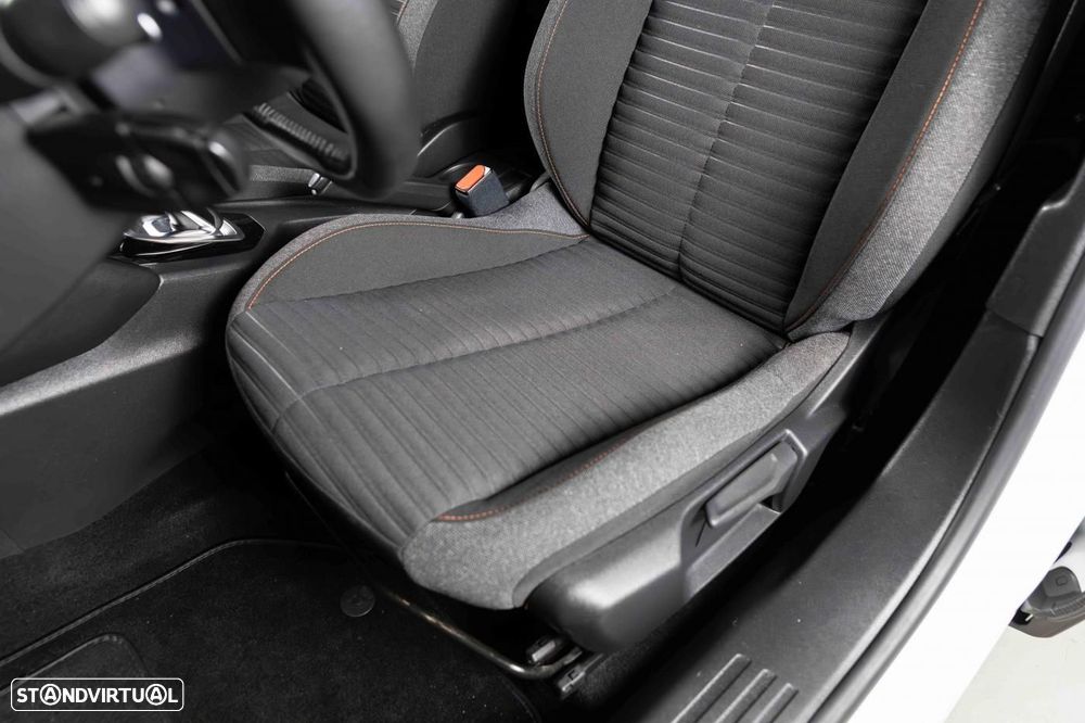 Peugeot 2008 1.5 BlueHDi Allure Pack EAT8 - 39