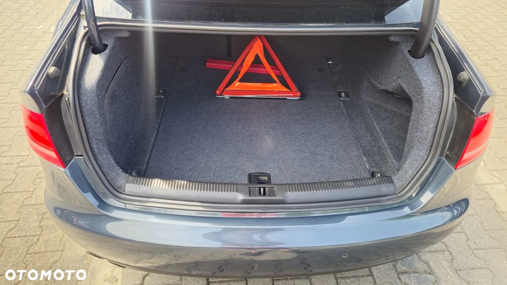 Audi A4 Limousine - 11