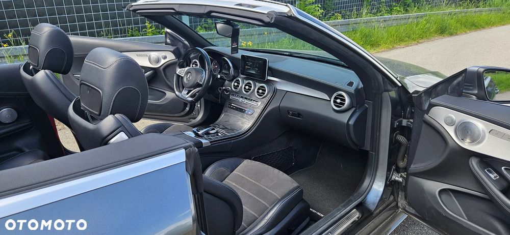 Mercedes-Benz Klasa C 300 9G-TRONIC - 12