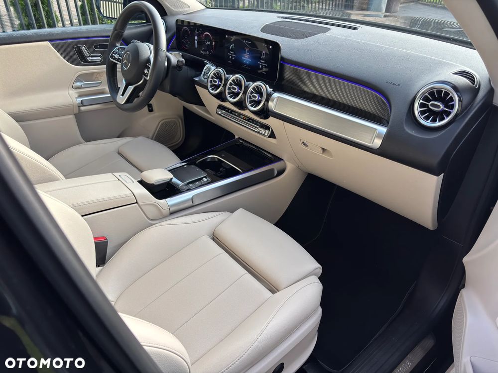 Mercedes-Benz GLB 250 4Matic 8G-DCT - 9