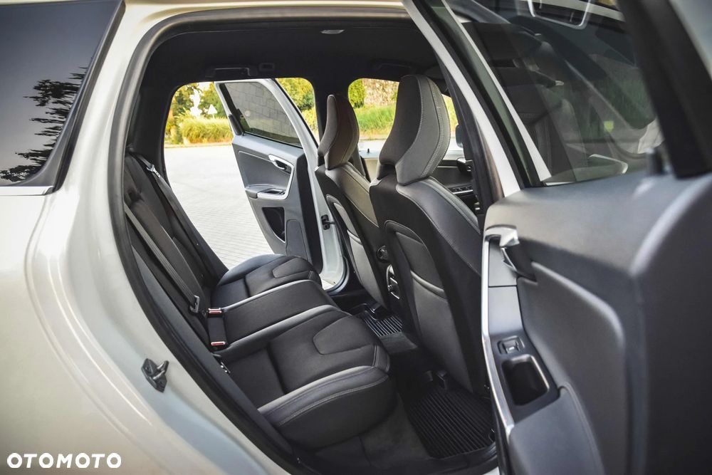 Volvo XC 60 2.4D AWD Momentum - 26