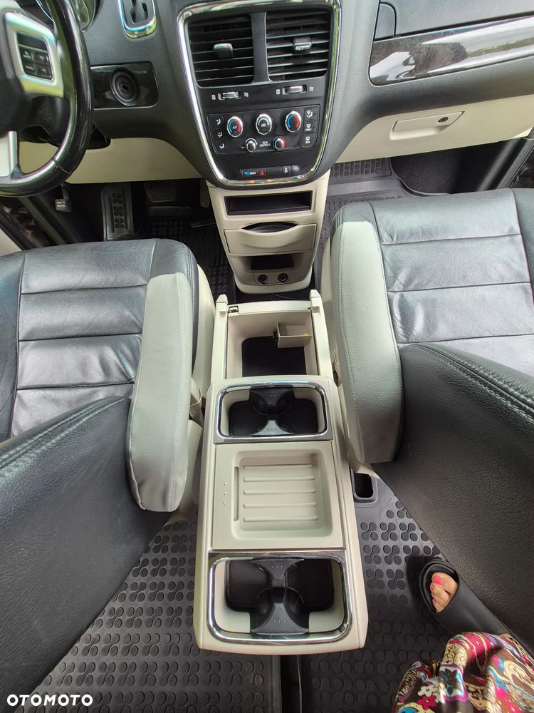 Dodge Grand Caravan - 36