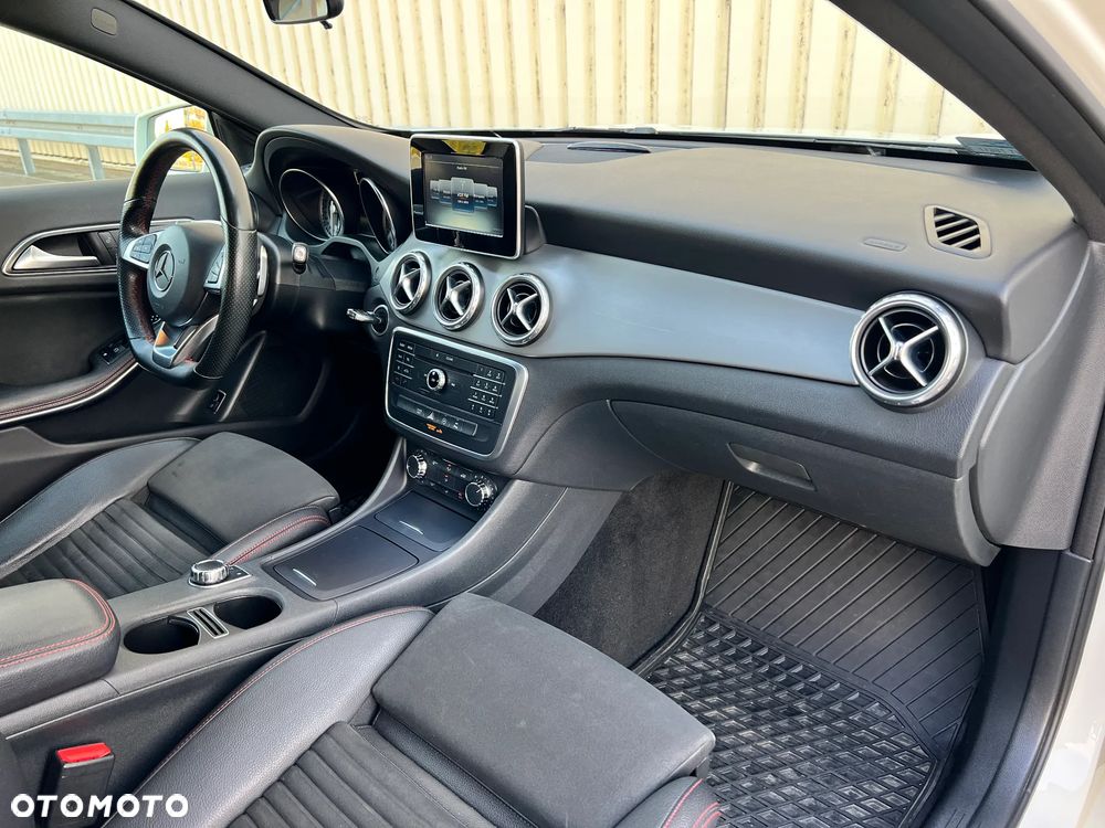 Mercedes-Benz GLA 200 7G-DCT AMG Line - 16