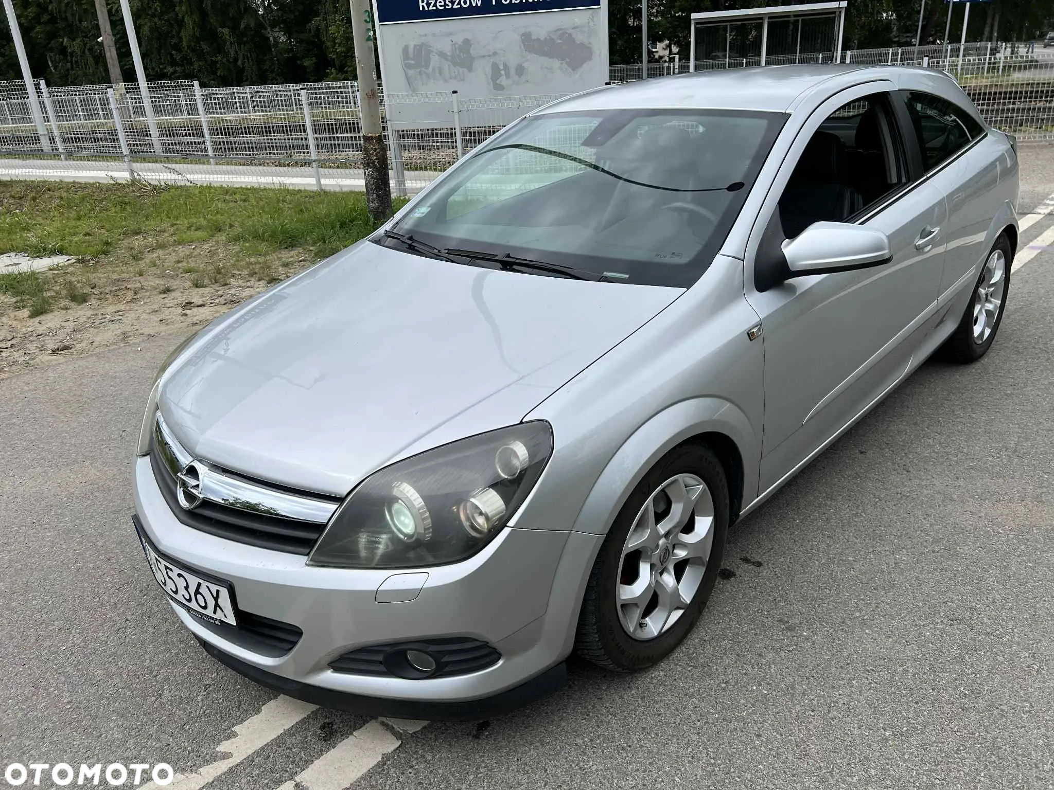 Opel Astra III GTC 2.0 T Sport - 21