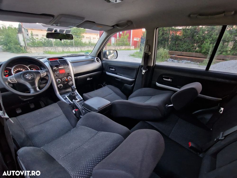 Suzuki Grand Vitara 1.9 DDiS Comfort DPF Family - 19