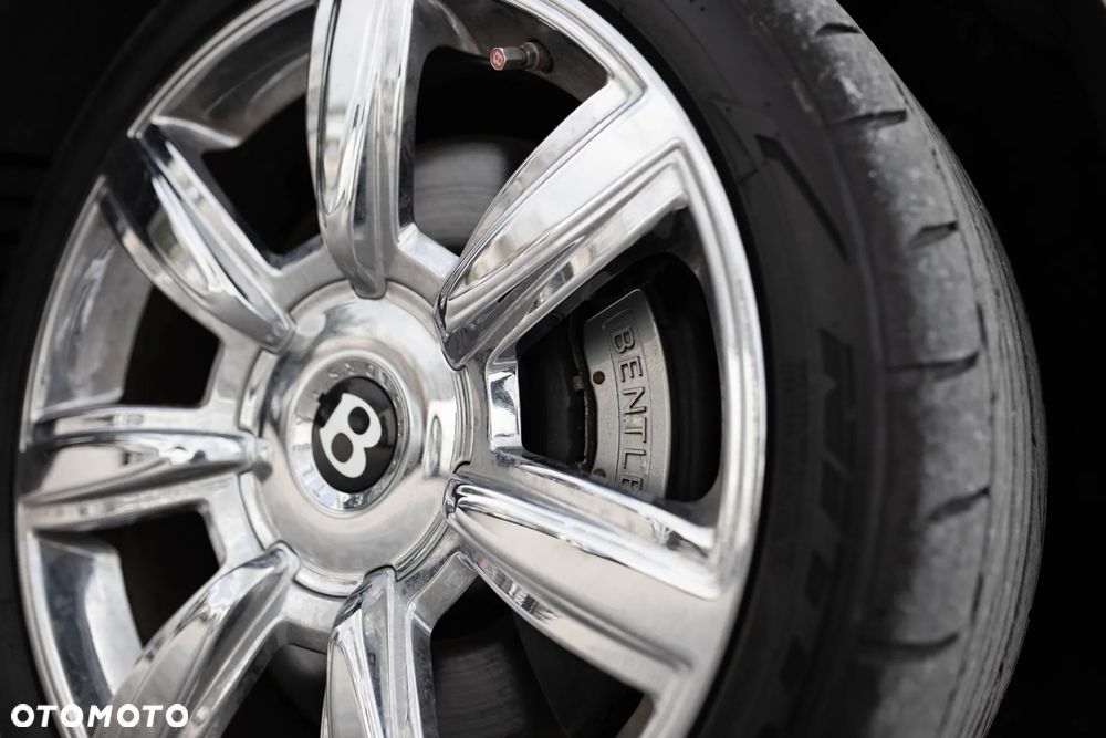 Bentley Flying Spur - 23