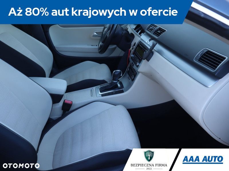 Volkswagen Passat CC - 11