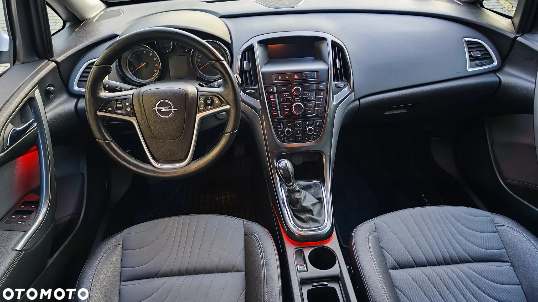 Opel Astra GTC 1.4 Turbo - 11