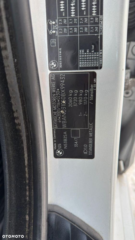 BMW Seria 5 523i - 37