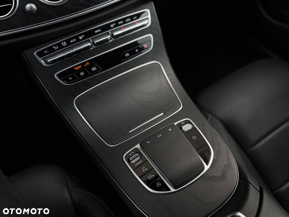 Mercedes-Benz Klasa E 220 d 4-Matic AMG - 24