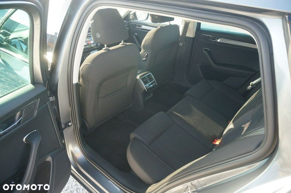 Skoda Superb 2.0 TDI SCR Style DSG - 25