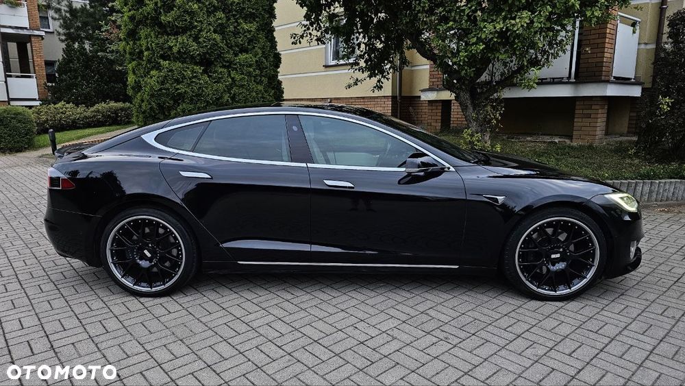 Tesla Model S - 4