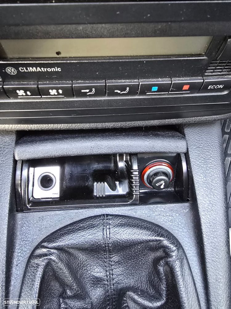 VW Passat 1.9 TDi Highline - 24