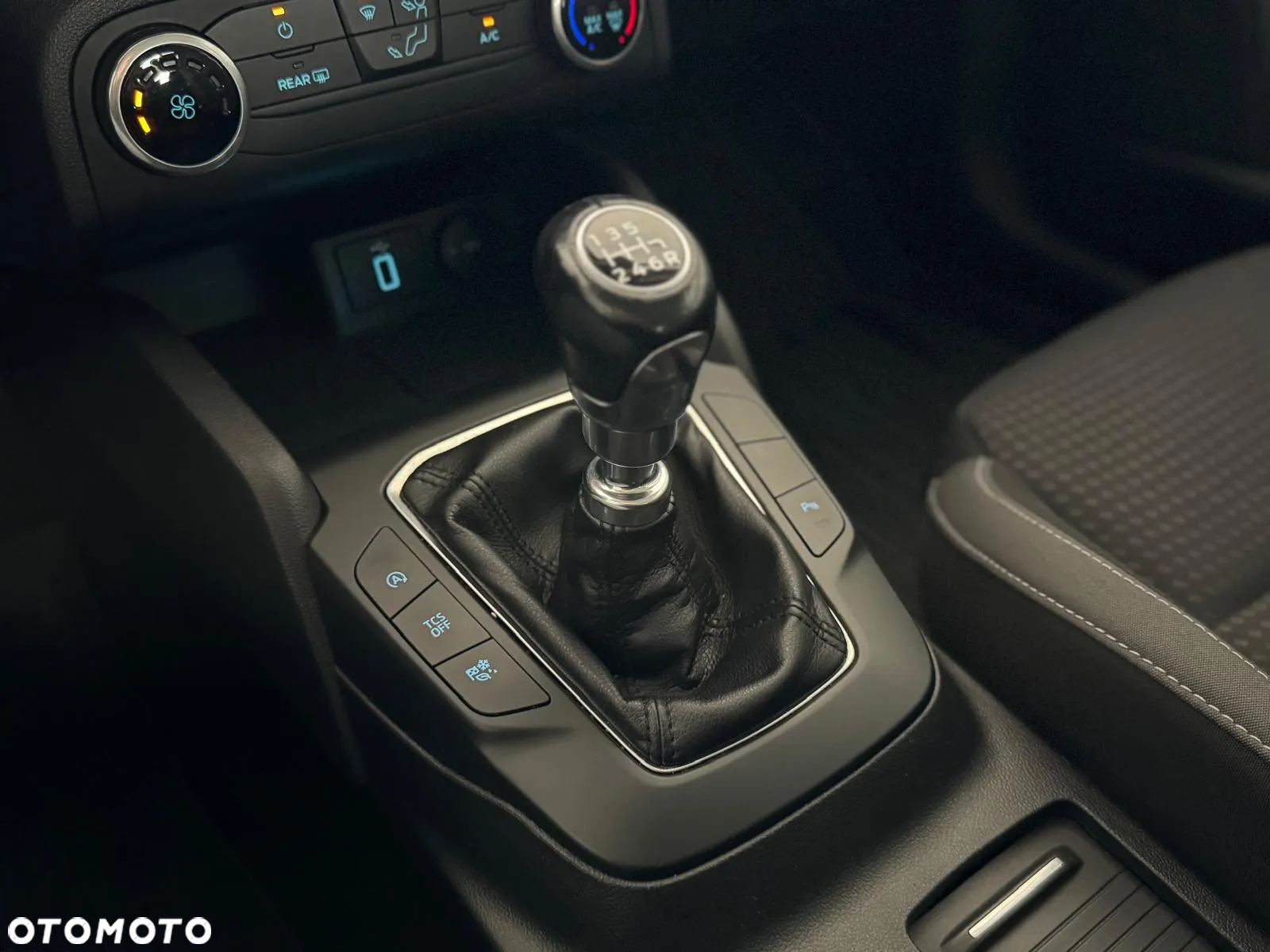 Ford Focus 1.0 EcoBoost Titanium Business - 30