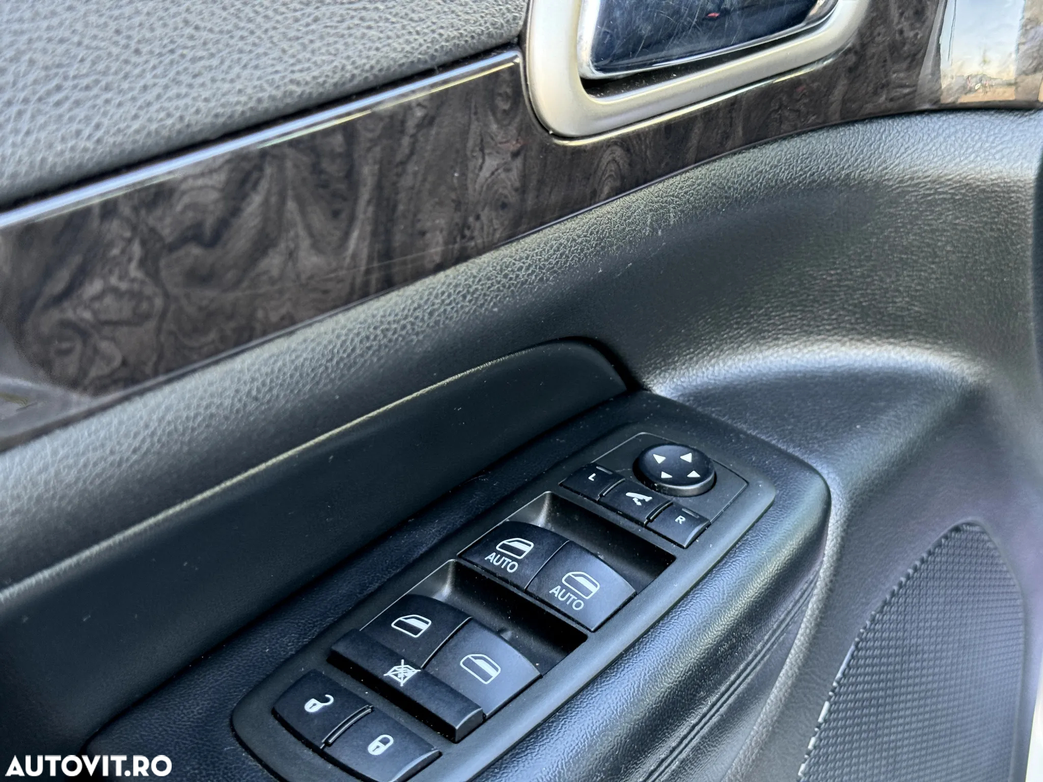 Jeep Grand Cherokee 3.0 TD AT Laredo - 19