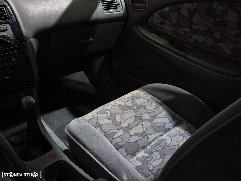 Toyota Avensis Liftback 1.6 Terra JE - 22