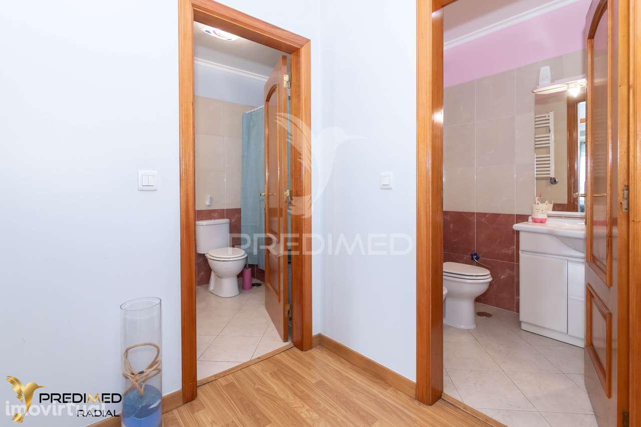 T2 em Condomínio Fechado, 2 WCs e Box 2 Carros - Grande imagem: 4/26