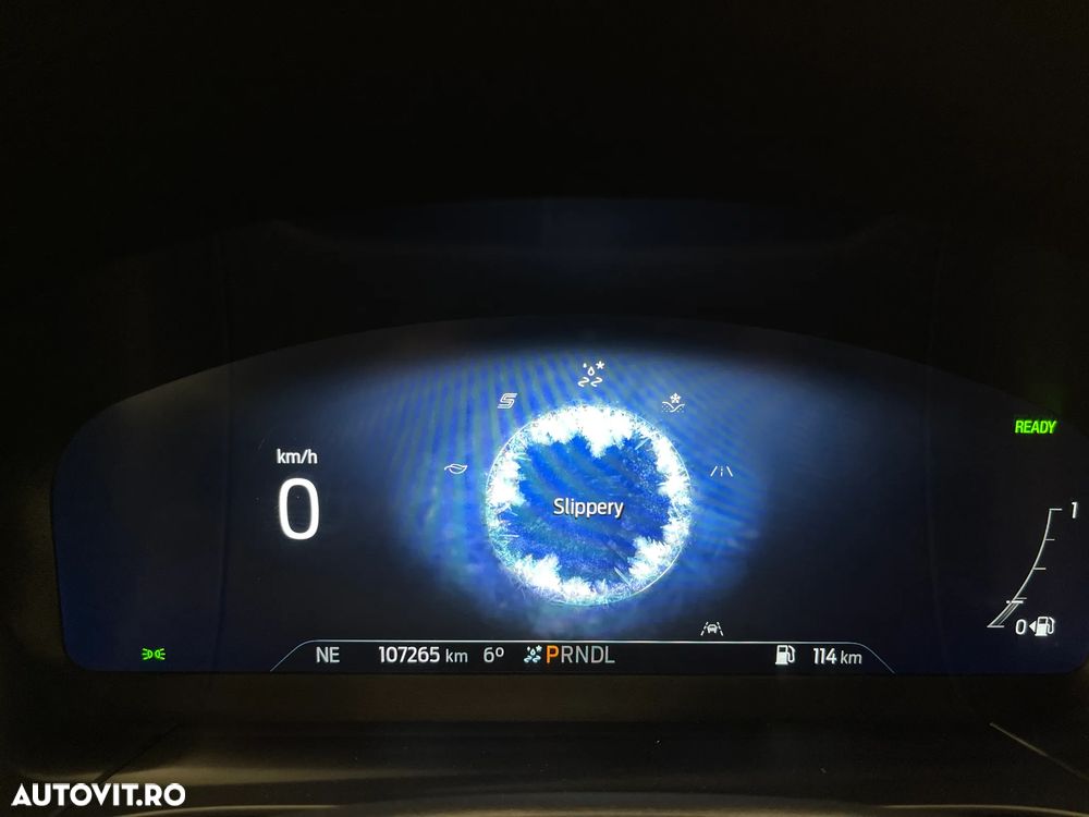 Ford Kuga 2.5 Duratec FHEV 4x4 ST-LINE X - 32