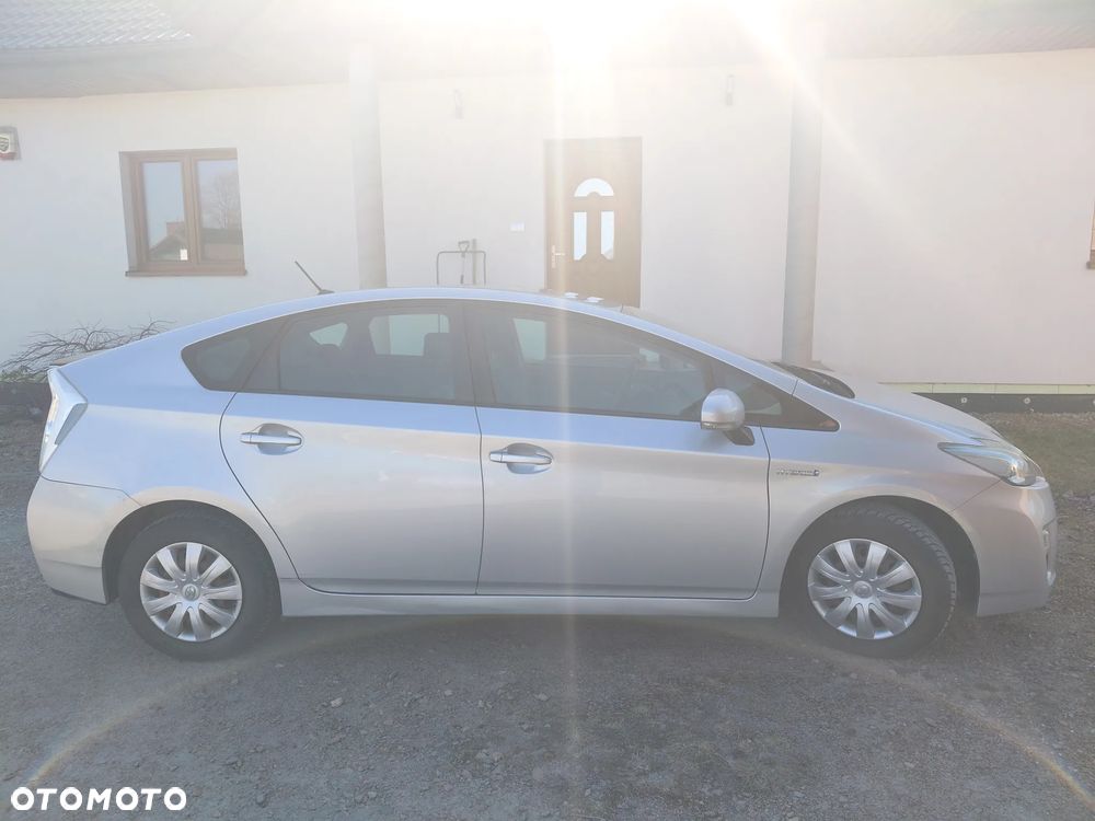 Toyota Prius 1.8 HSD Prestige - 9