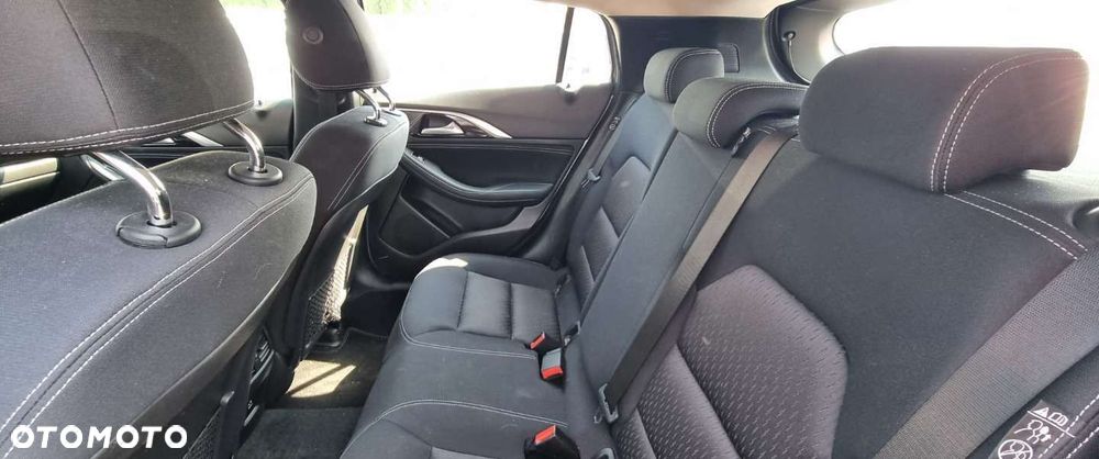 Infiniti Q30 - 9