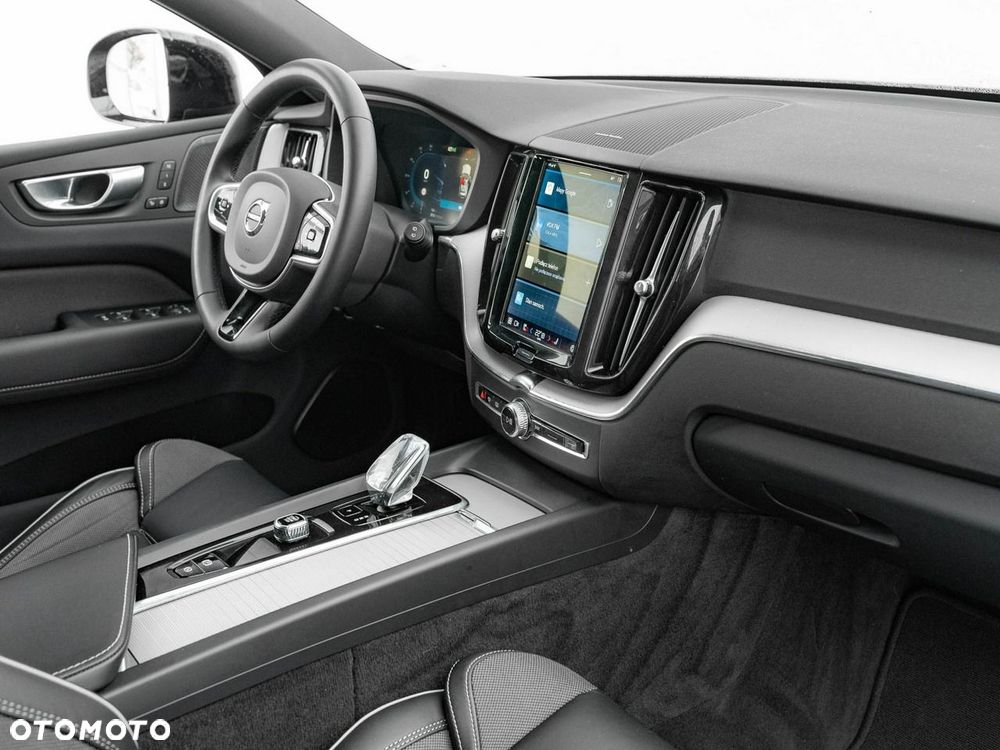 Volvo XC 60 B4 B Plus Dark - 33
