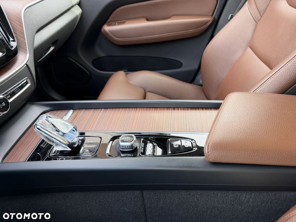 Volvo XC 60 B5 B AWD Inscription - 37