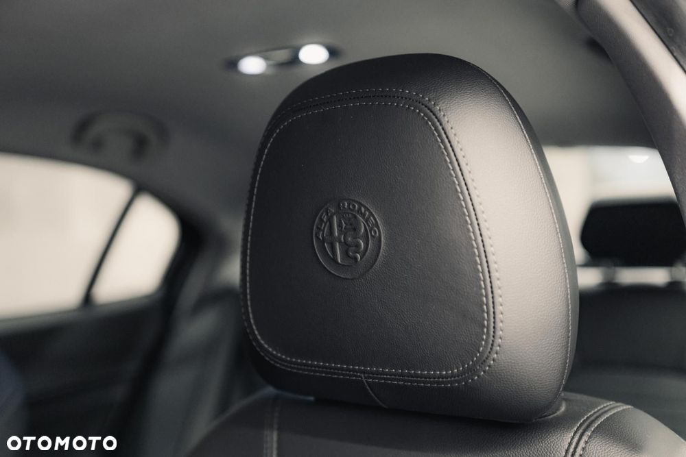 Alfa Romeo Giulia 2.0 Turbo Business - 30