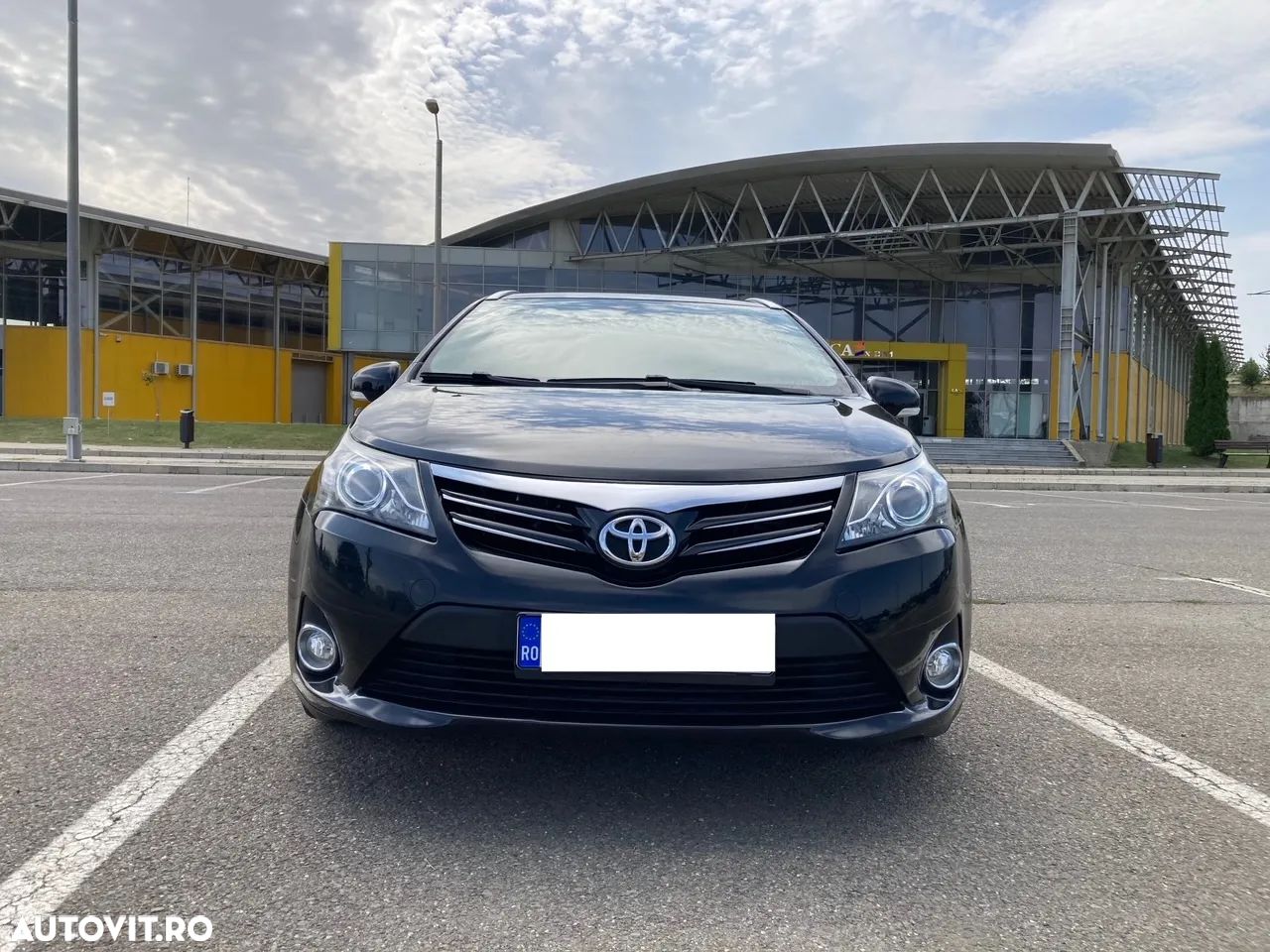 Toyota Avensis 2.0 D-4D Executive - 1
