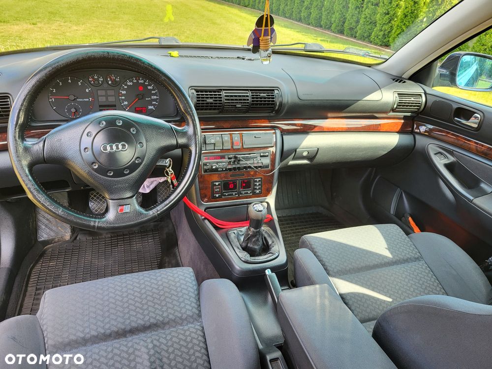 Audi A4 Limousine - 5