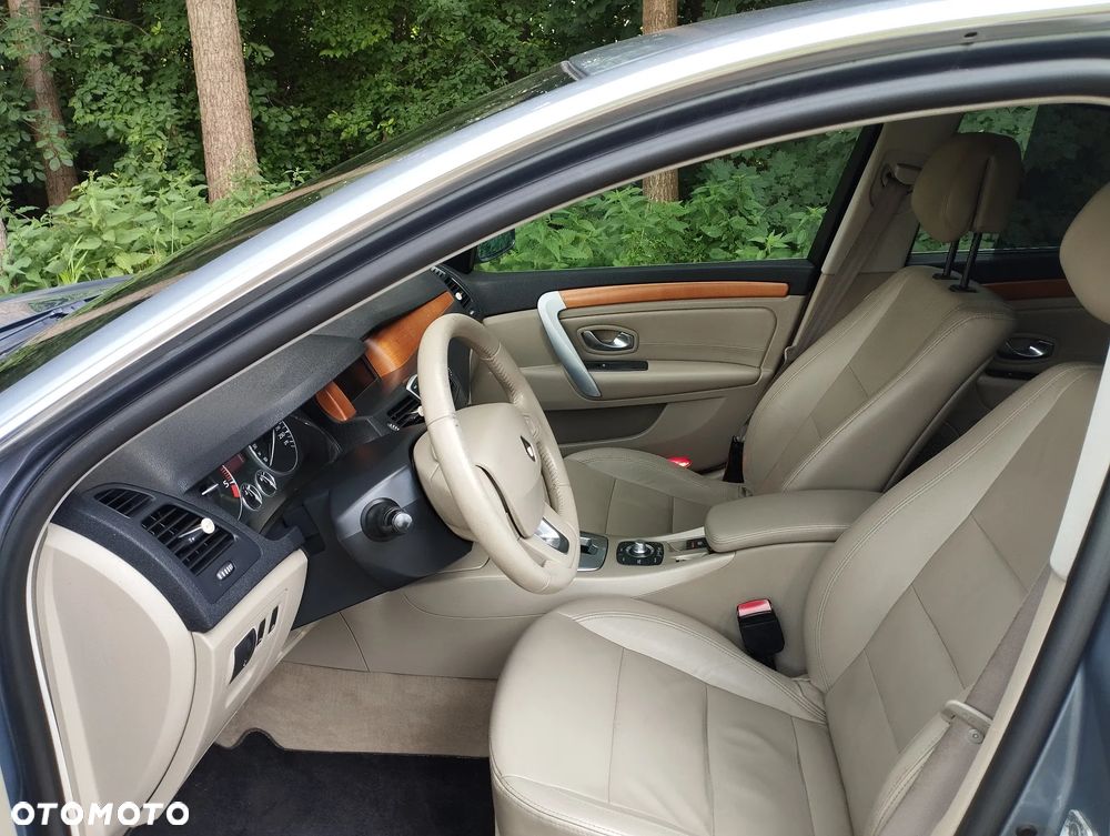 Renault Laguna 2.0 DCi FAP Initiale - 20