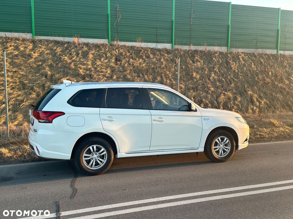 Mitsubishi Outlander 2.0 4WD Plus - 5
