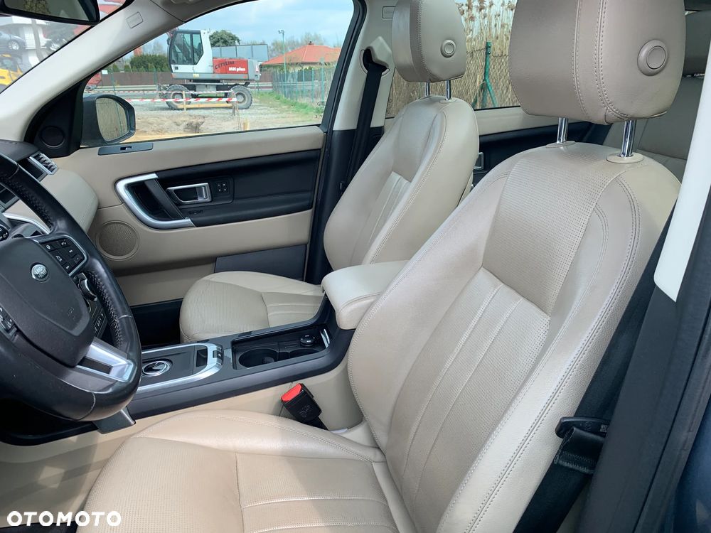 Land Rover Discovery Sport P250 R-Dynamic HSE - 11