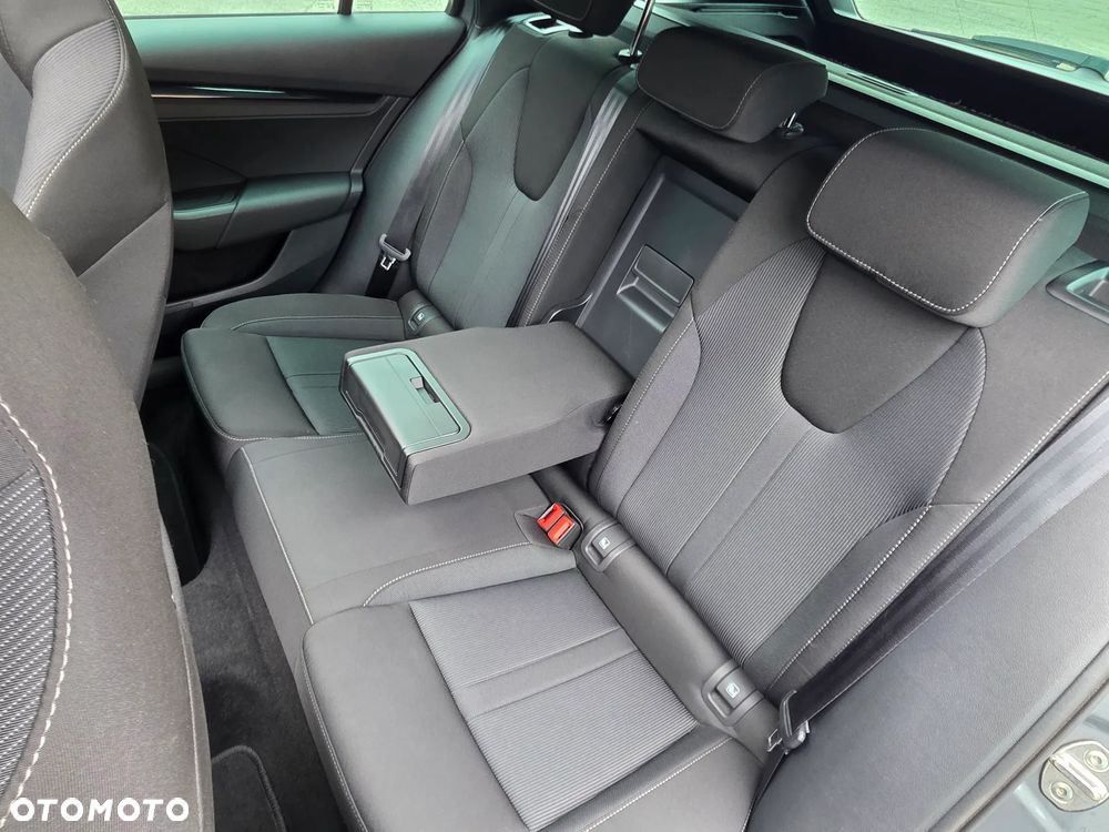 Skoda Octavia 2.0 TDI DSG Sportline - 16
