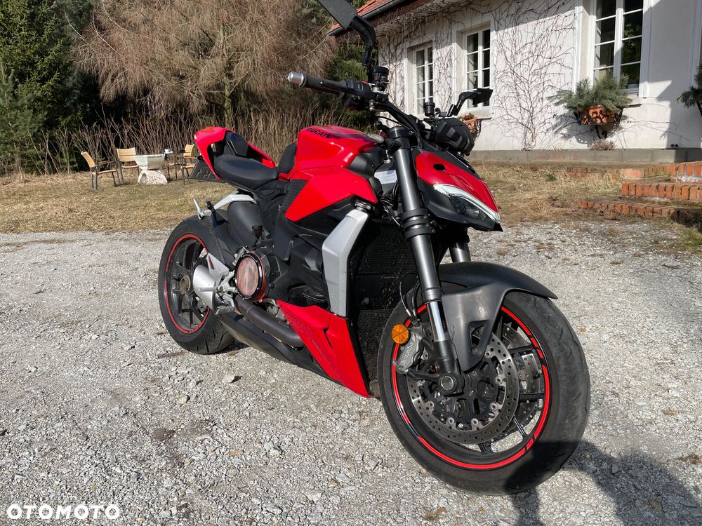 Ducati Streetfighter V2 - 1