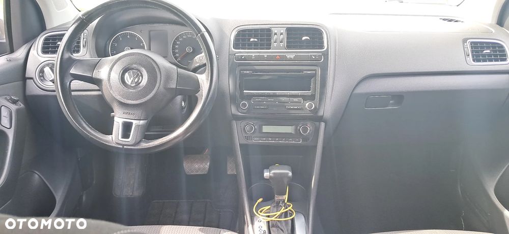 Volkswagen Polo 1.4 16V Comfortline DSG - 10