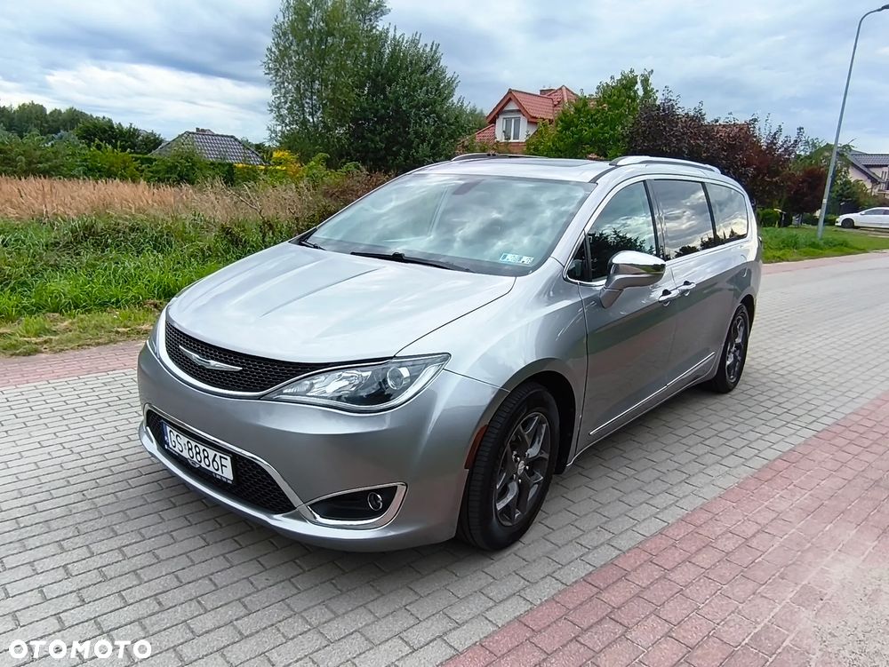 Chrysler Pacifica - 22