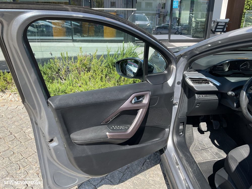 Peugeot 2008 1.2 PureTech Style - 17