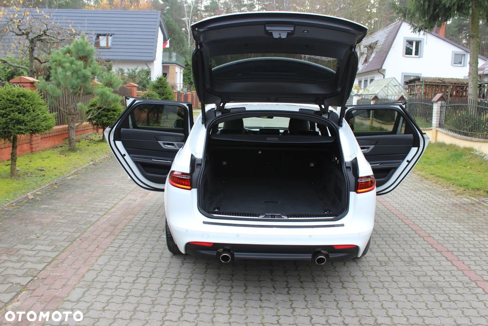 Jaguar XF 25d R-Sport - 33