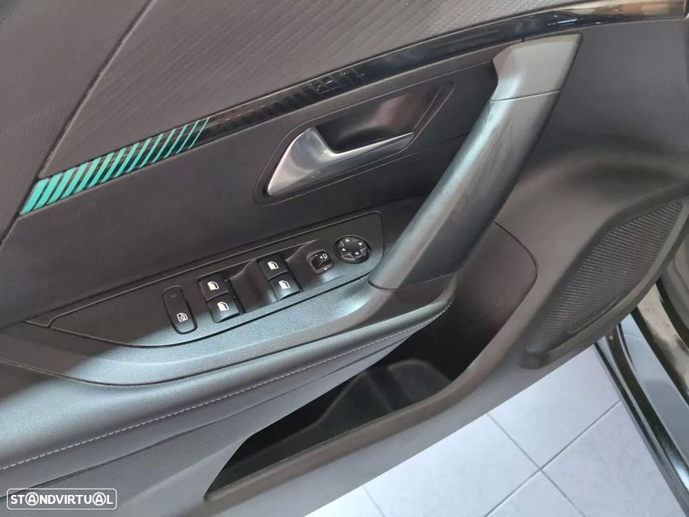 Peugeot 2008 1.2 PureTech Allure Pack — fotografia 11