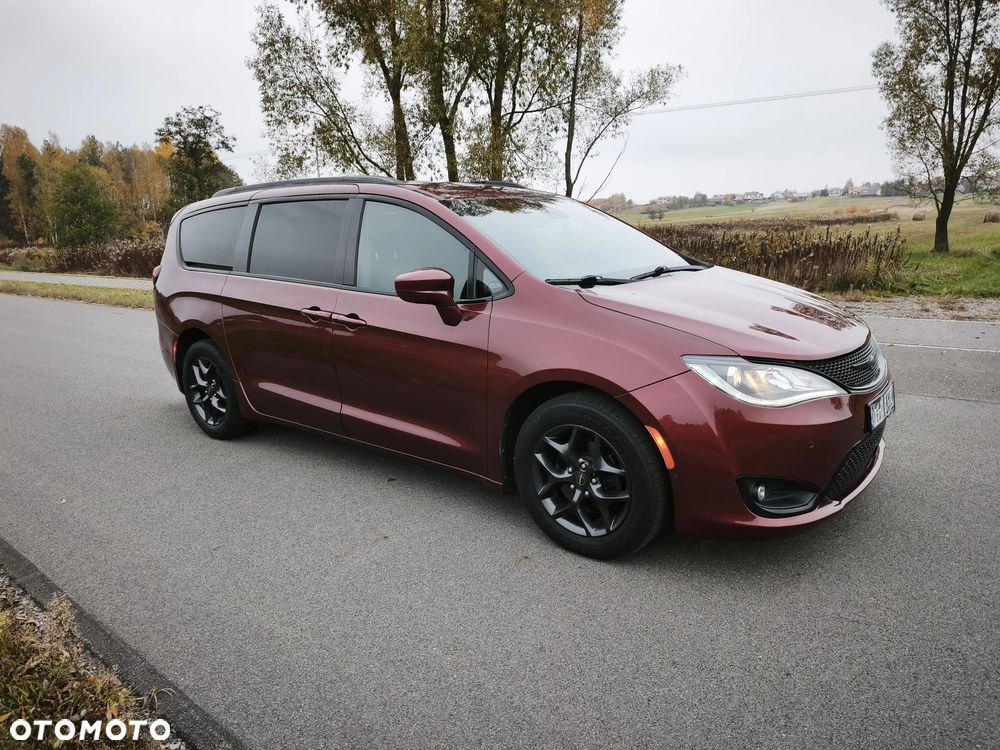 Chrysler Pacifica - 16