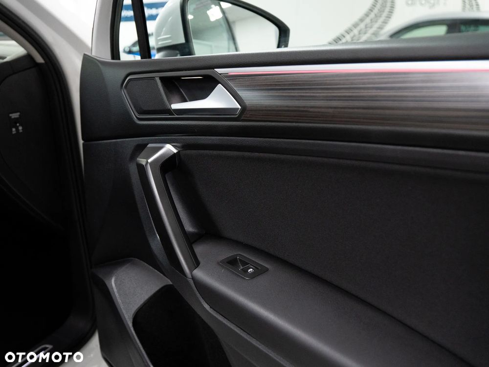 Volkswagen Tiguan 2.0 TSI 4Mot Elegance DSG - 39