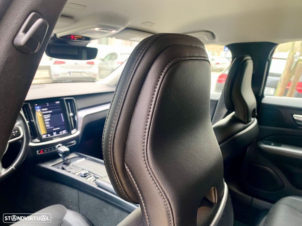 Volvo V60 2.0 D3 Momentum Geartronic - 28