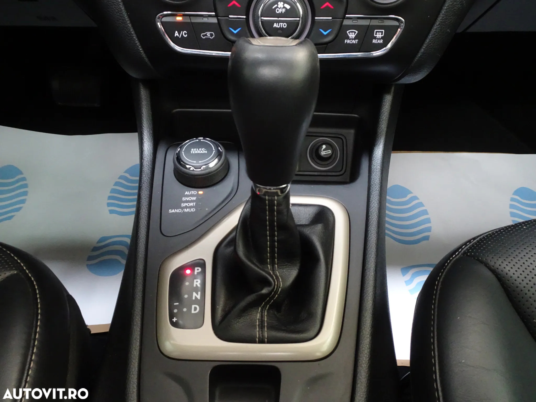 Jeep Cherokee 2.0 Mjet 4x4 AT Limited - 24
