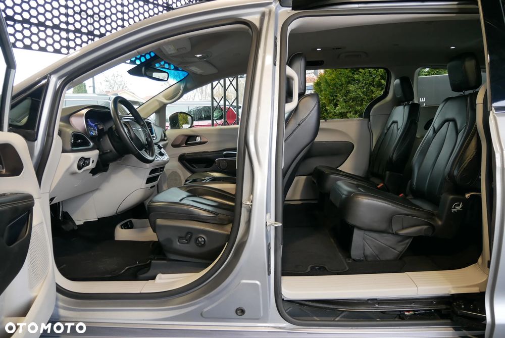 Chrysler Pacifica - 8