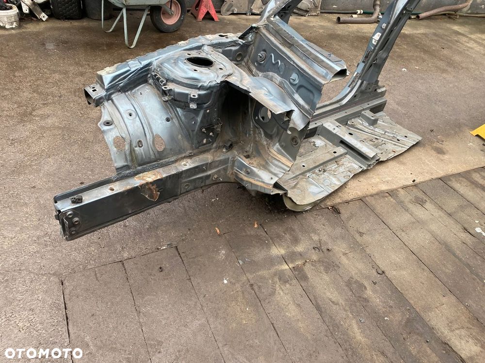 MERCEDES cla 117 cwiartka przodnia prawa dluga - 2