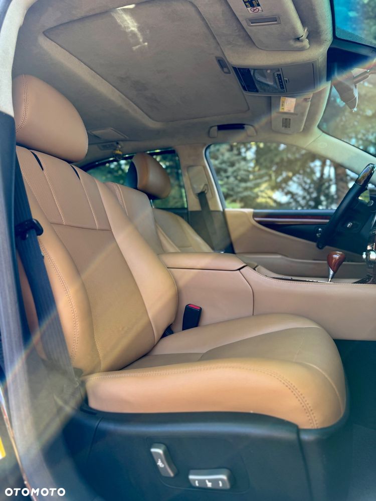 Lexus LS - 27