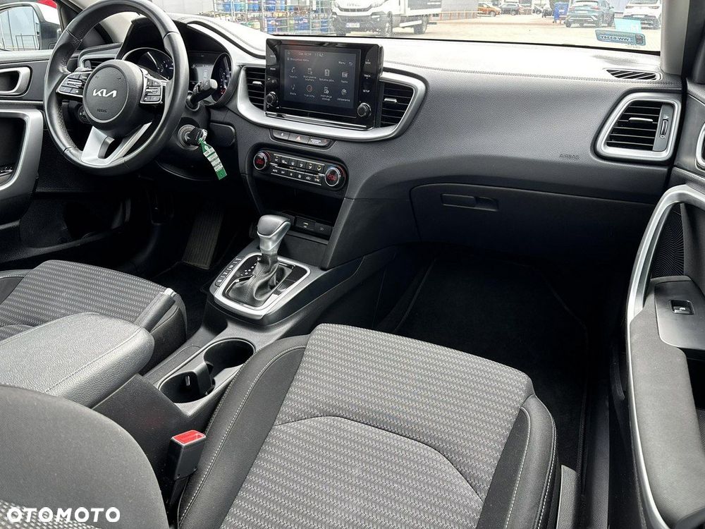 Kia Ceed 1.5 T-GDI Business Line DCT - 16