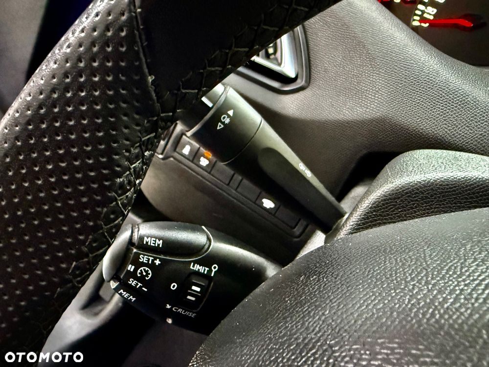 Peugeot 308 1.6 BlueHDi Allure S&S - 26