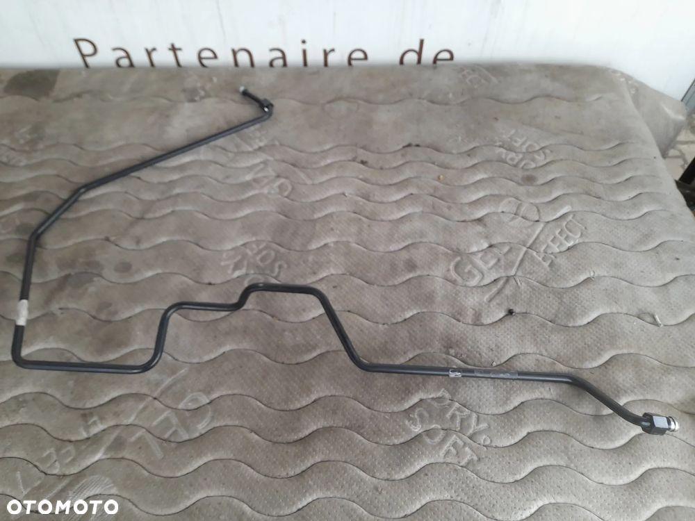 Przewód olejowy John Deere LVA22302 - 1